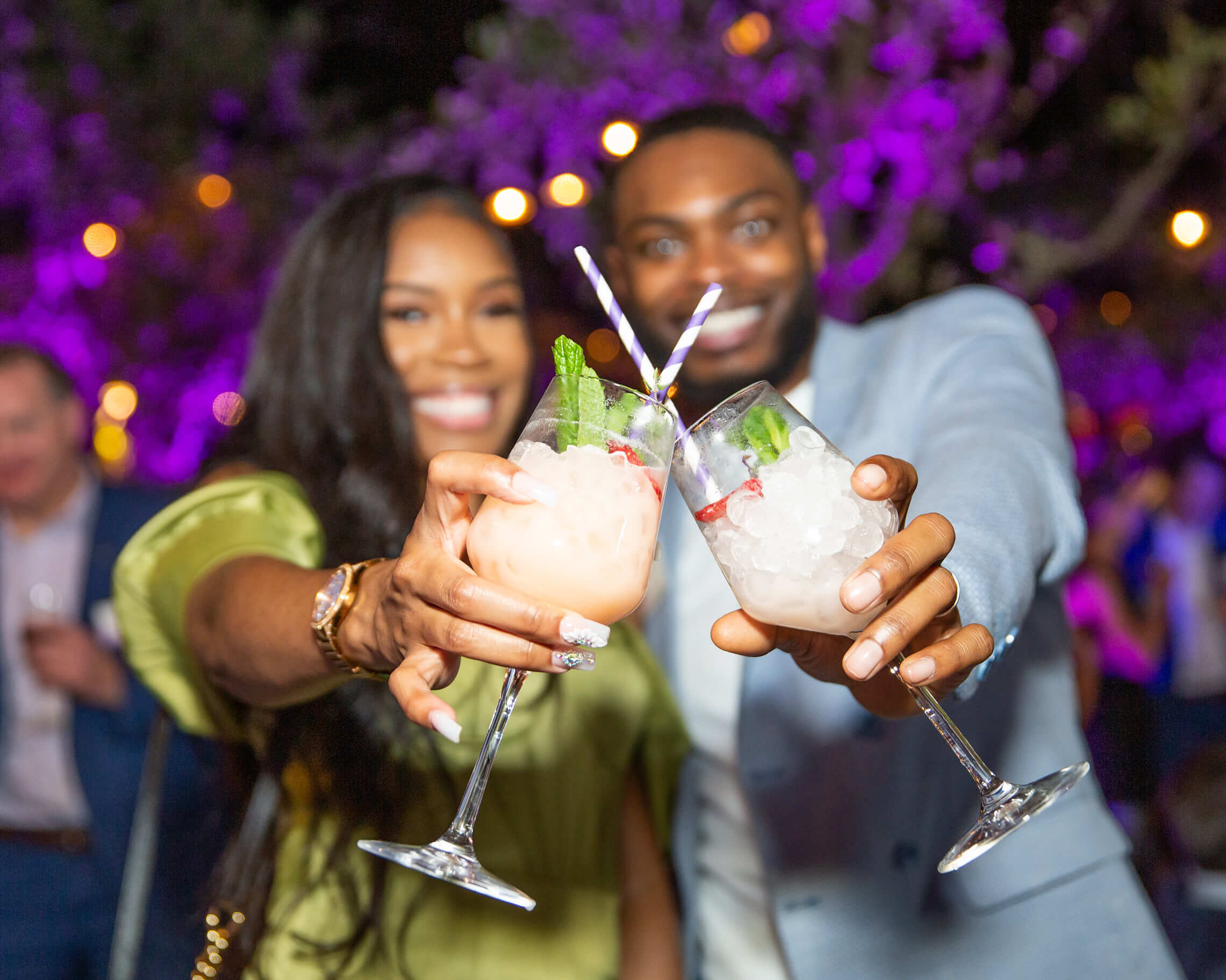 Allly-Bank-Event-Fenixfoto-Charlotte-NC A couple enjoying drinks an Ally event