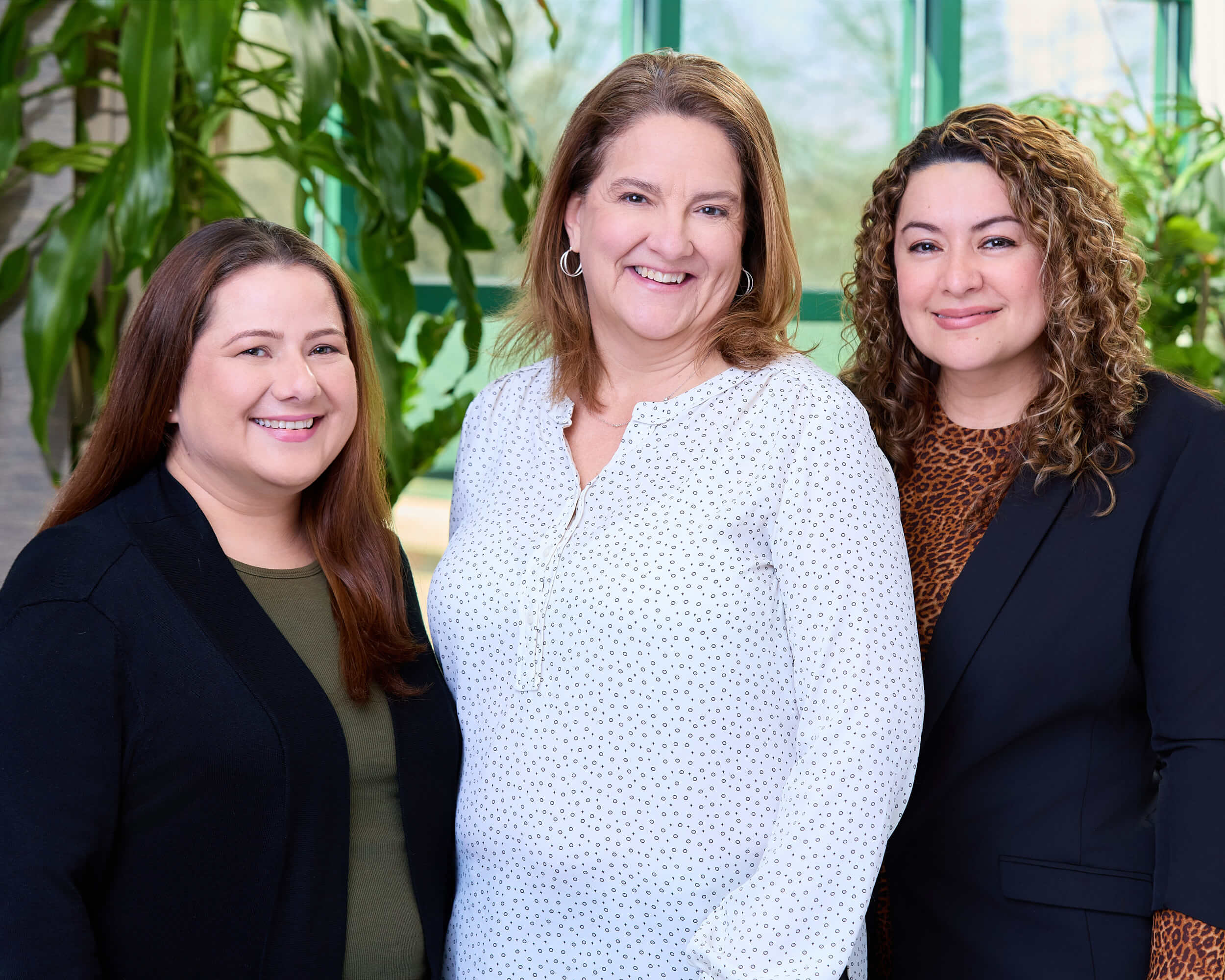 Money_One_Group_Charlotte_Fenixfoto_706 - 0 - 12 A team photo of women federal credit union employees